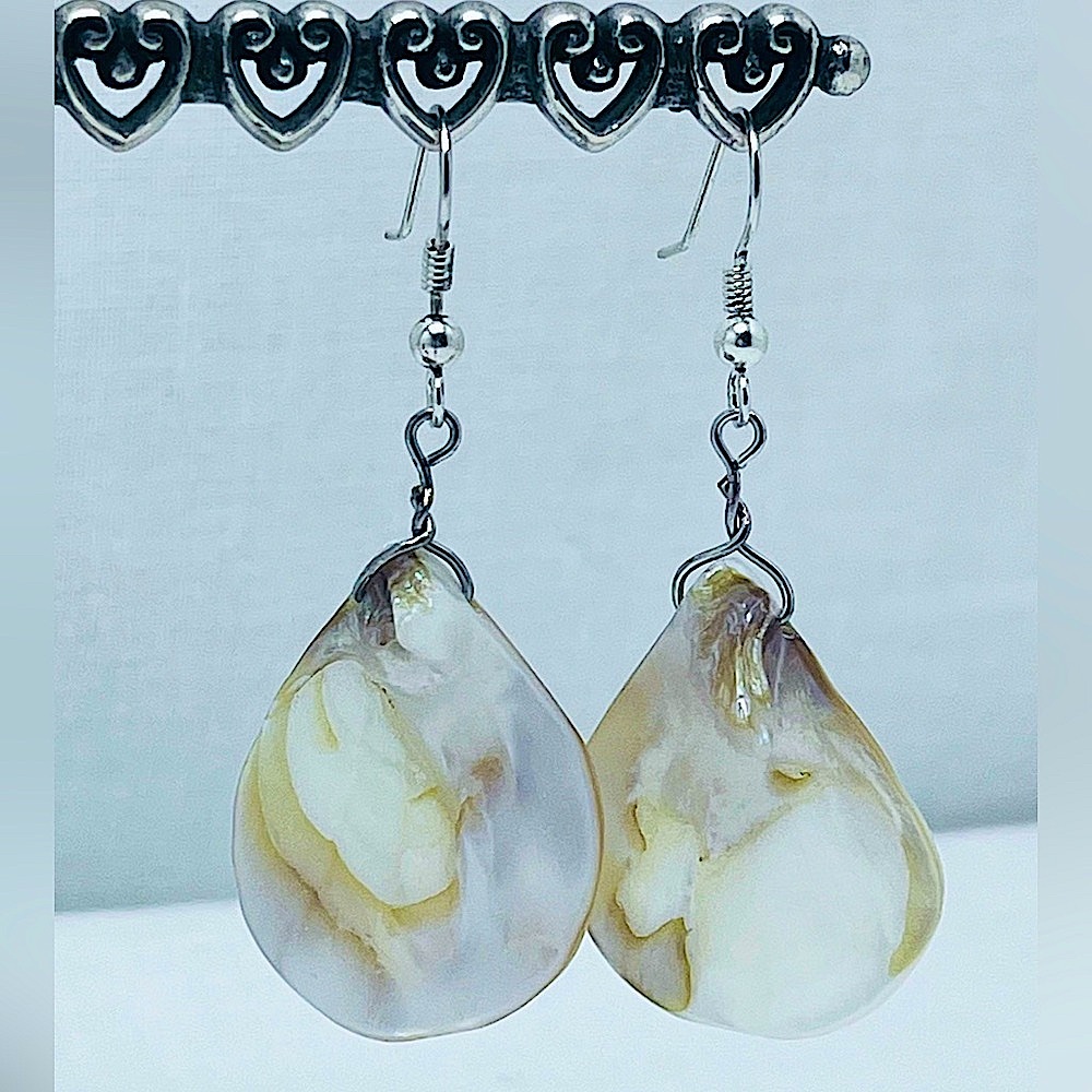 Beautiful Shell Hanging Earrings - Picture 2 of 5